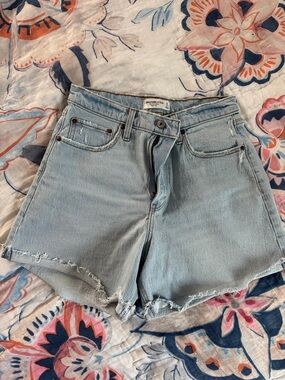 Abercrombie Women’s Light Blue High-Rise Frayed Hem Denim Shorts